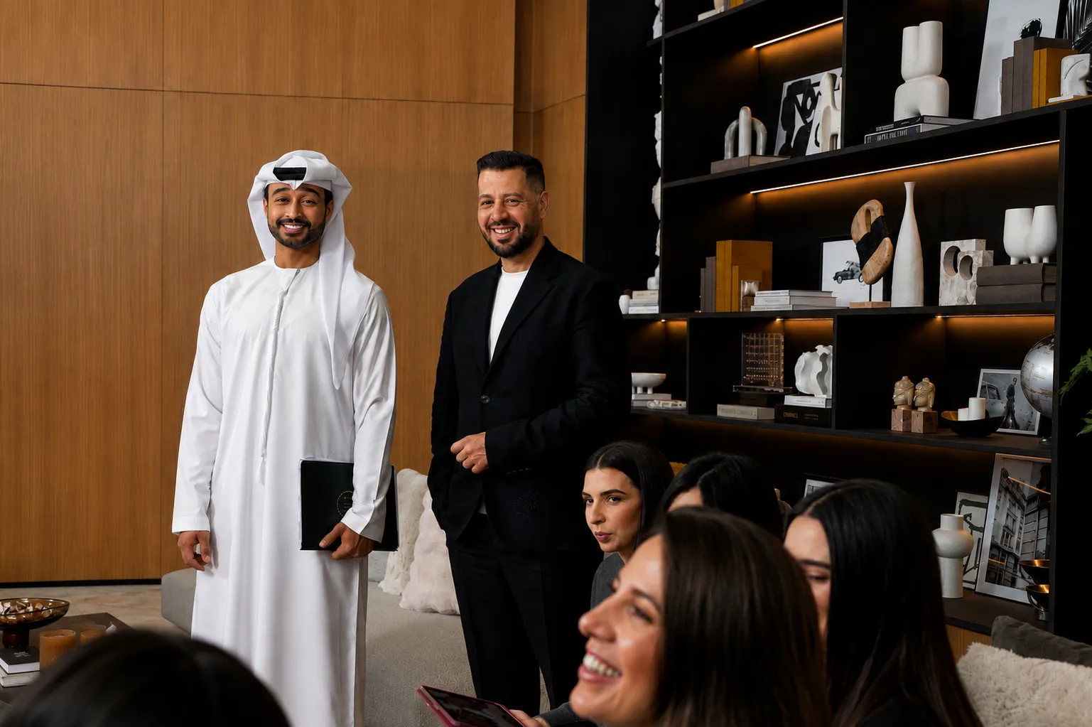 L'équipe WAH! réunie dans les bureaux de Dubaï